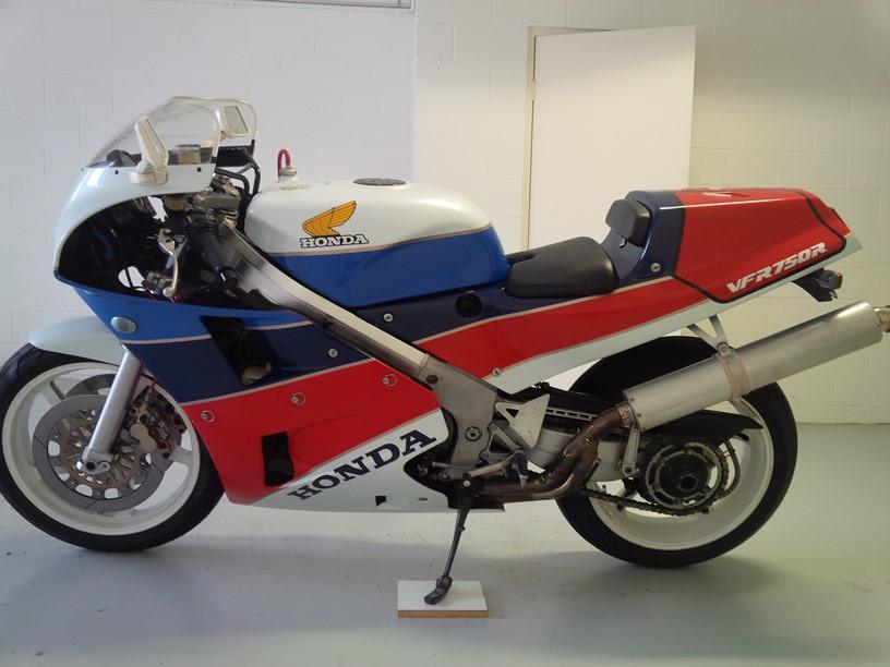 非売品 ホンダ VFR750R RC30 誕生記念掛時計 当時物 昭和62年 Japan's Motorcycle Legacy HONDA RC30 -VFR750R- | eBay